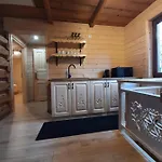 Miodowa Goscinne בית חווה בוסטריק